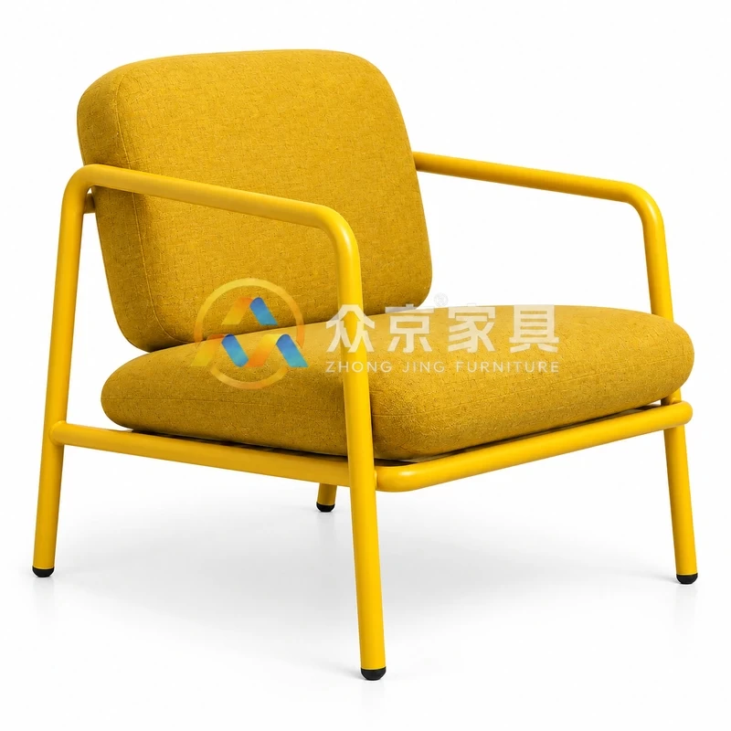咖啡厅休闲扶手椅侧面,展示黄色圆管扶手及倾斜式金属支腿.webp